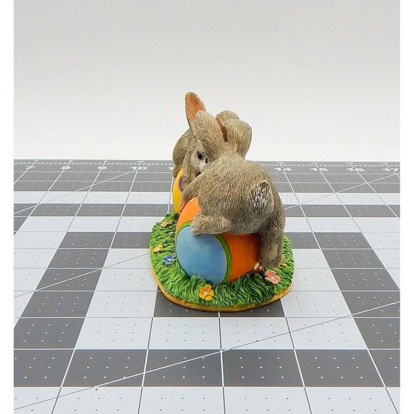 Charming Tails Bunny Love Rabbits Sitting On Easter Eggs Silvestri Figurine - Picture 2 of 8